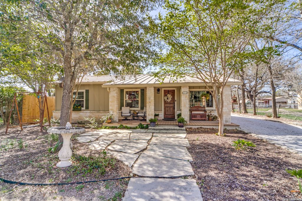 Photo of 313 Roosevelt, Boerne, TX 78006 (MLS # 1949020)