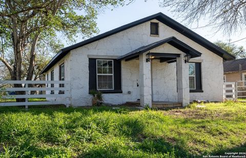 A home in Floresville