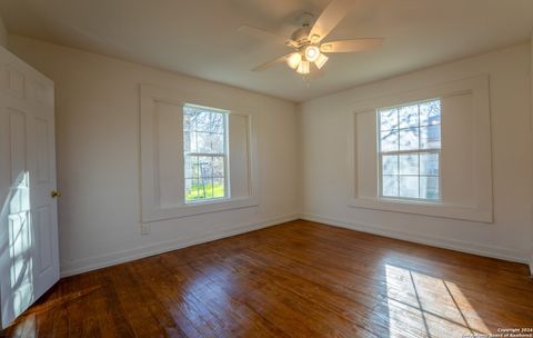 A home in Floresville