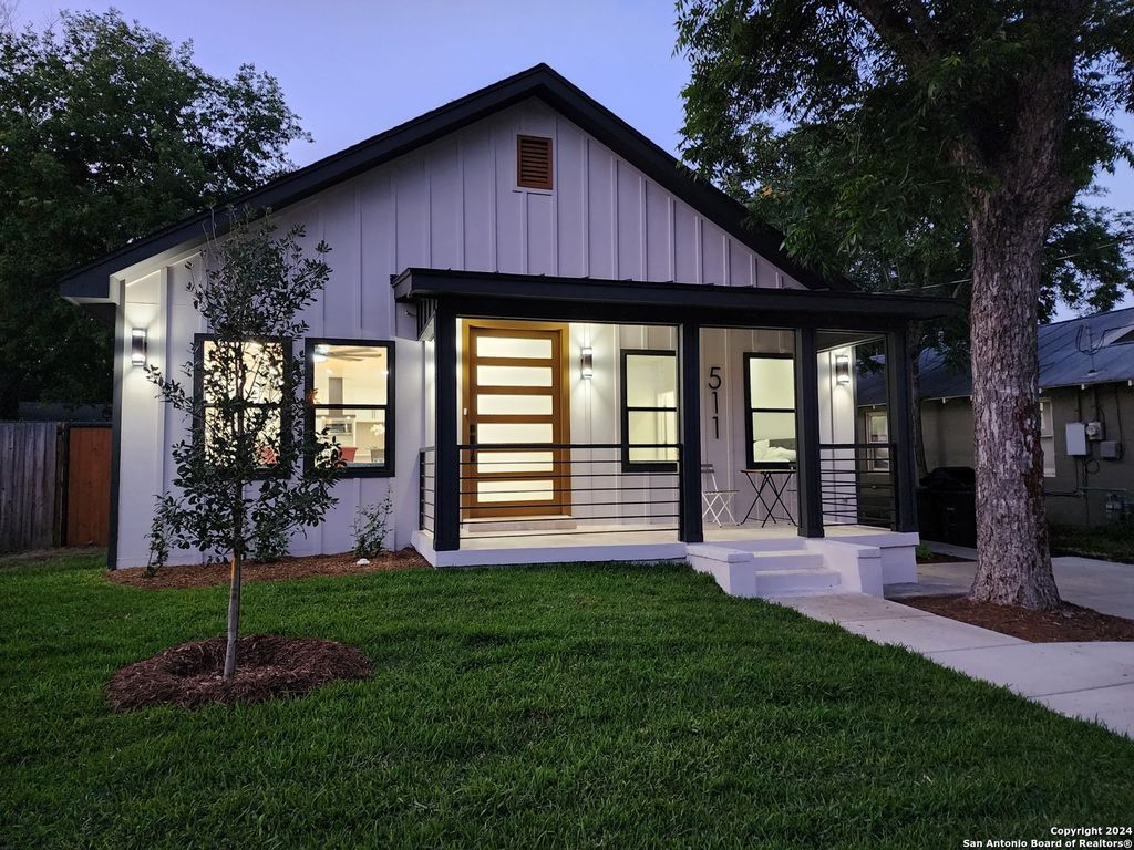 Photo of 511 E Woodlawn Avenue, San Antonio, TX 78212 (MLS # 1943902)