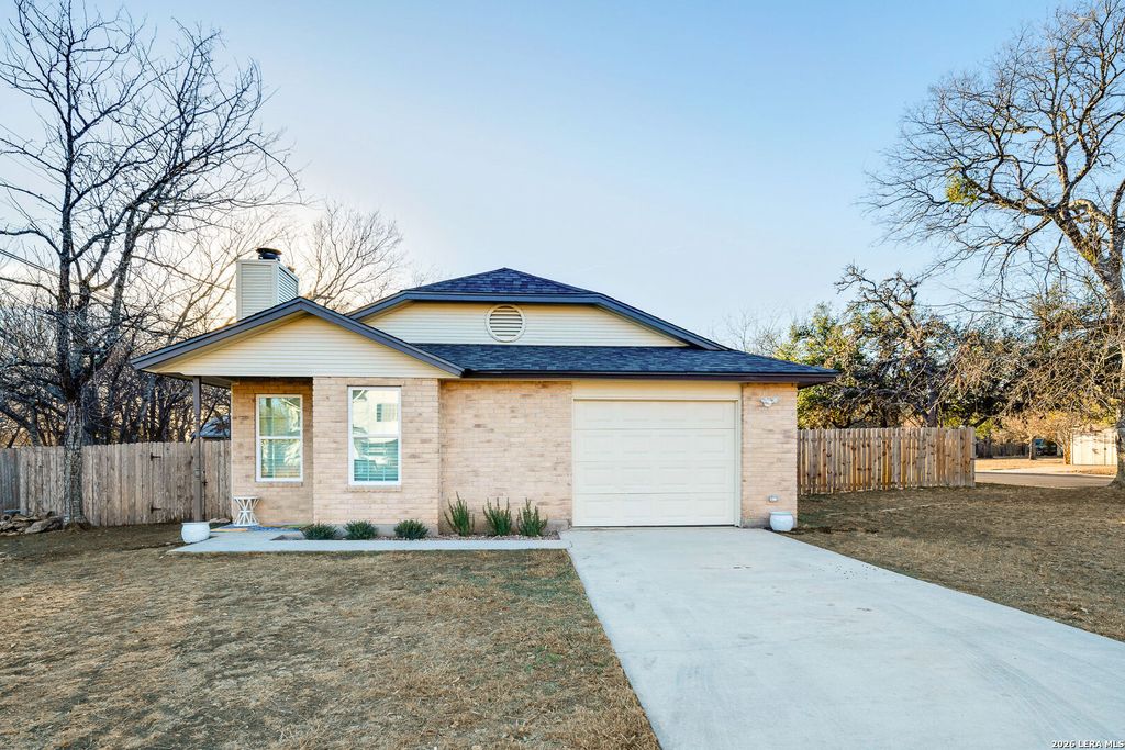 Photo of 401 Deer Creek, Boerne, TX 78006 (MLS # 1936413)