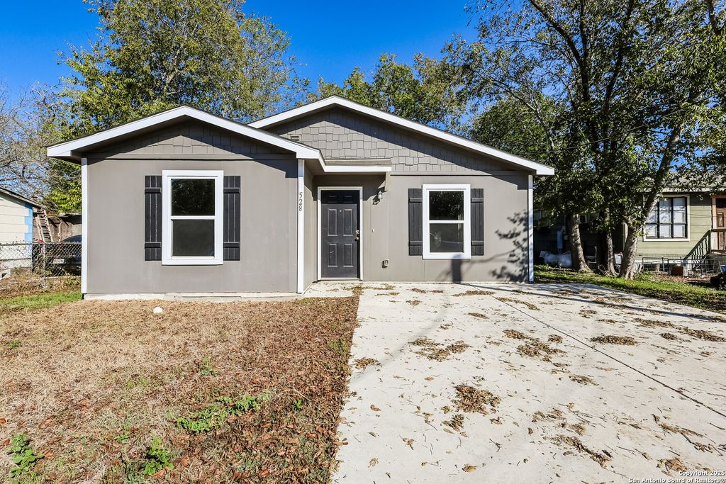 Photo of 528 new braunfels, Seguin, TX 78155 (MLS # 1923583)