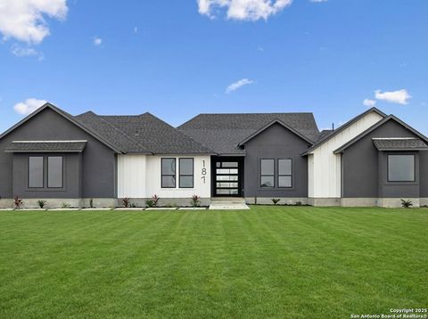 187 Hidden Ranch CT. Floresville TX 78114