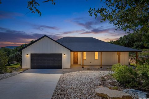 Property photo of 750 La Paloma Dr, Canyon Lake, TX 78133