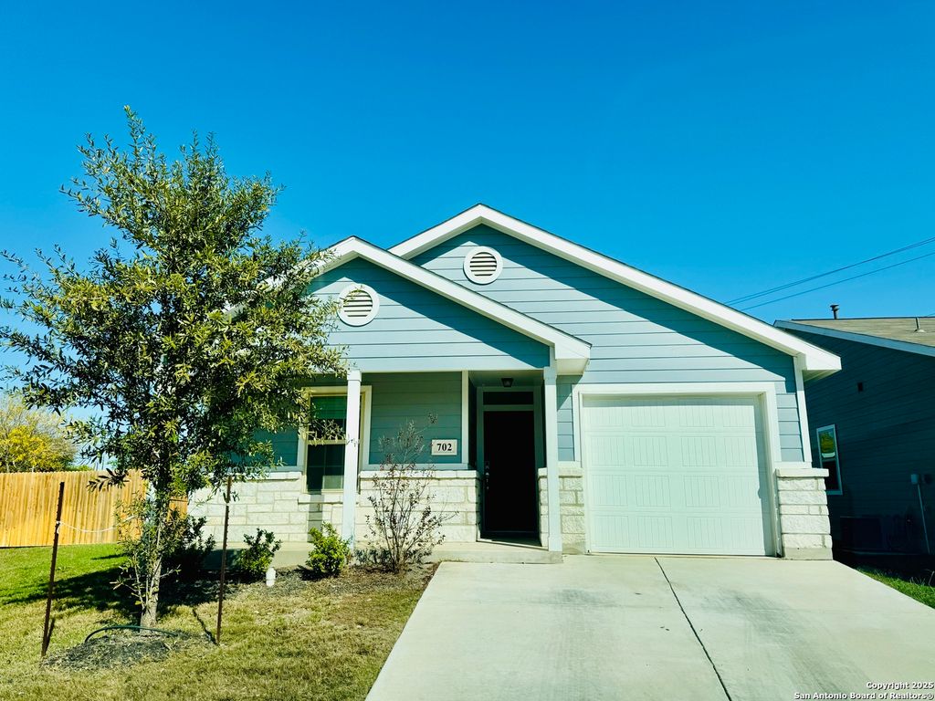 Photo of 702 Shorleaf, San Antonio, TX 78245 (MLS # 1832352)