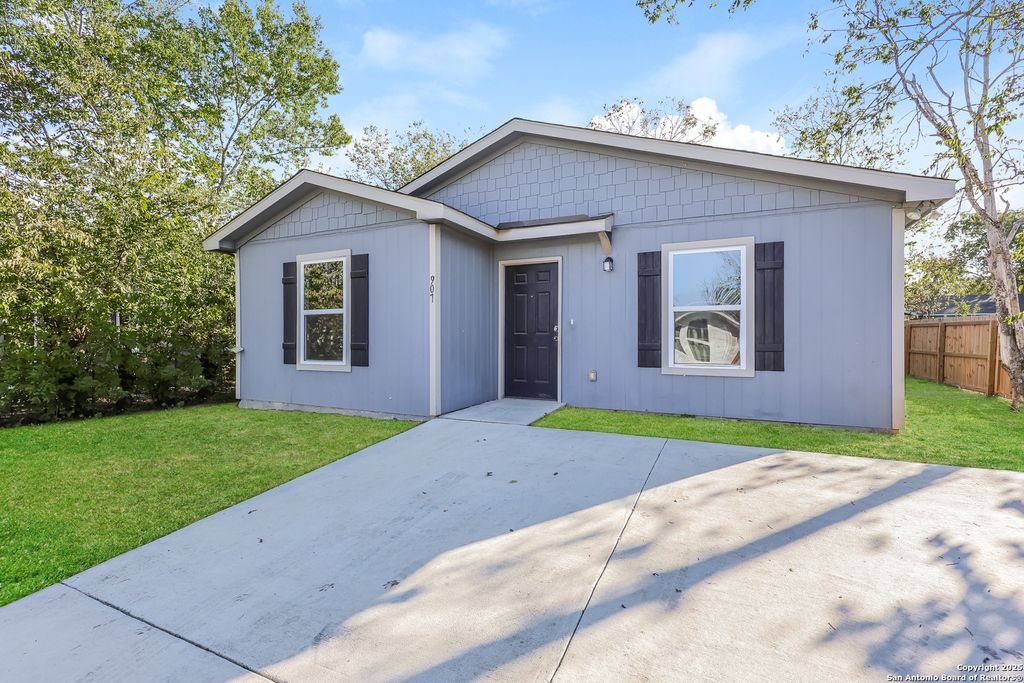 Photo of 907 Liberty, Seguin, TX 78155 (MLS # 1923591)