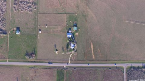 1149 STATE HIGHWAY 119 Stockdale TX 78160