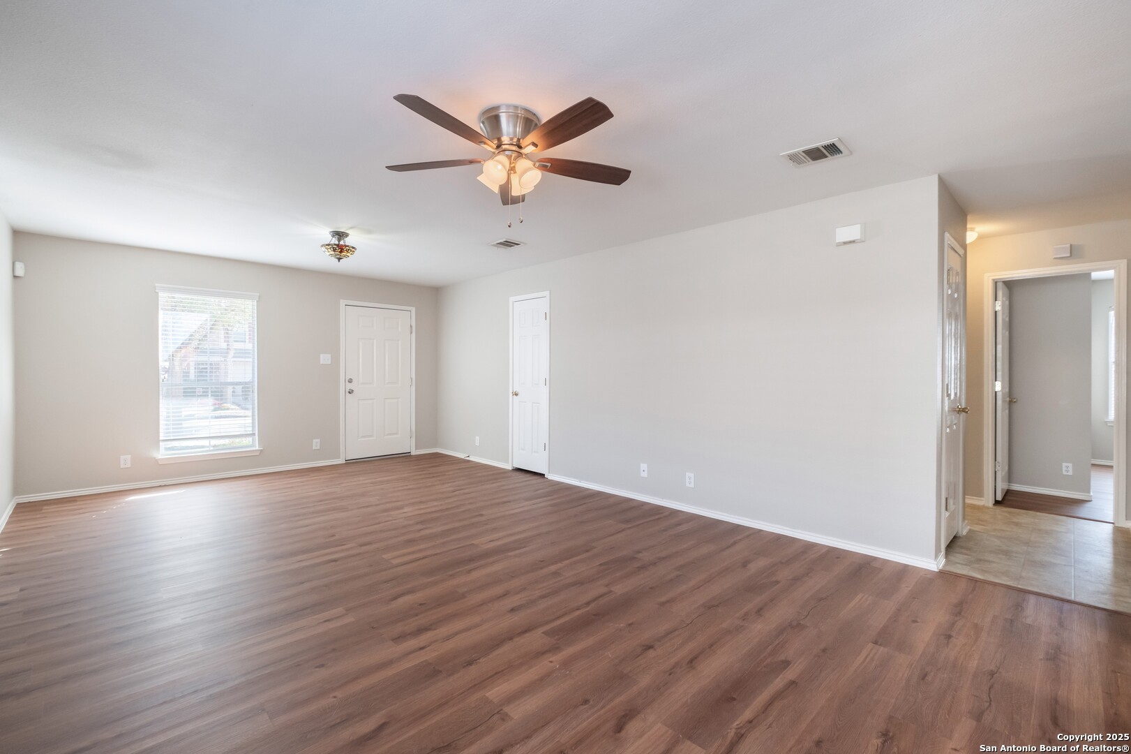 Search 15847 Manes Grove