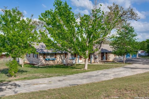 Photo of 212 KENDALL OAKS DR, Boerne, TX 78006 (MLS # 1960298)