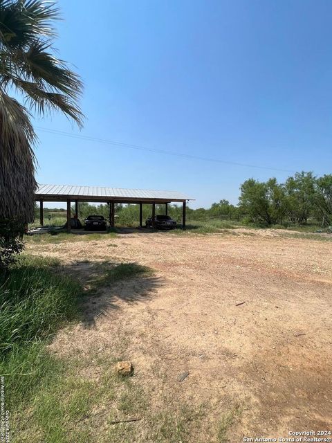 A home in Carrizo Springs