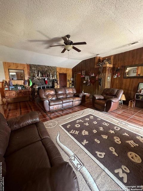 A home in Carrizo Springs