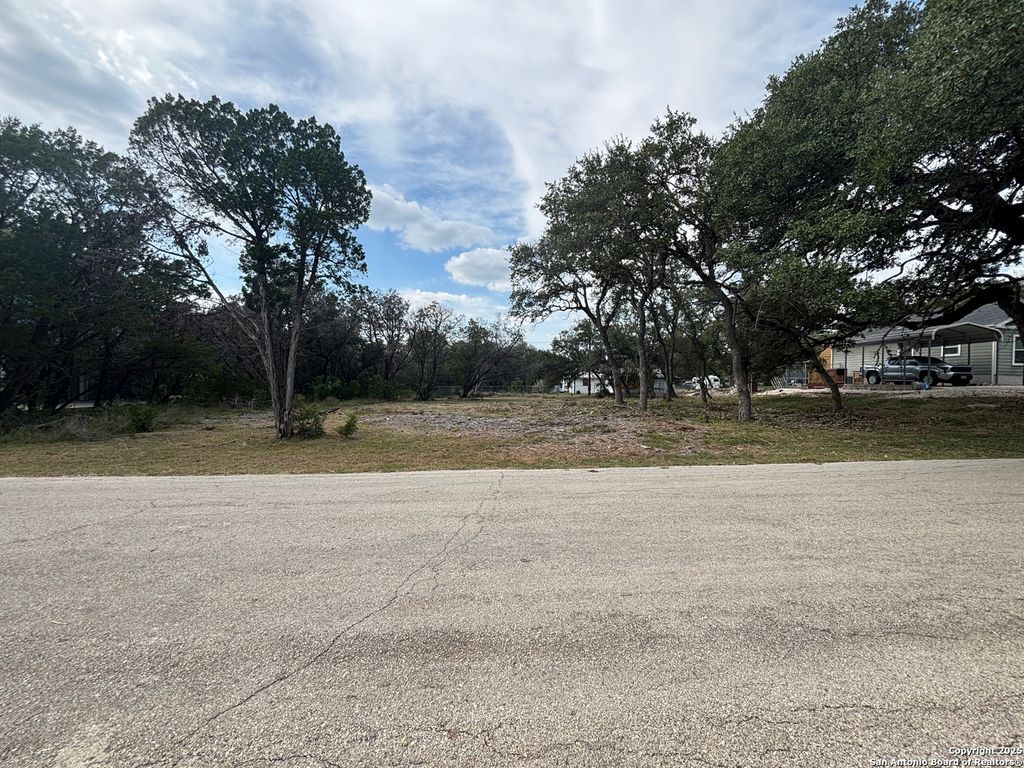 Photo of 517 Flatrock, Canyon Lake, TX 78133 (MLS # 1908995)