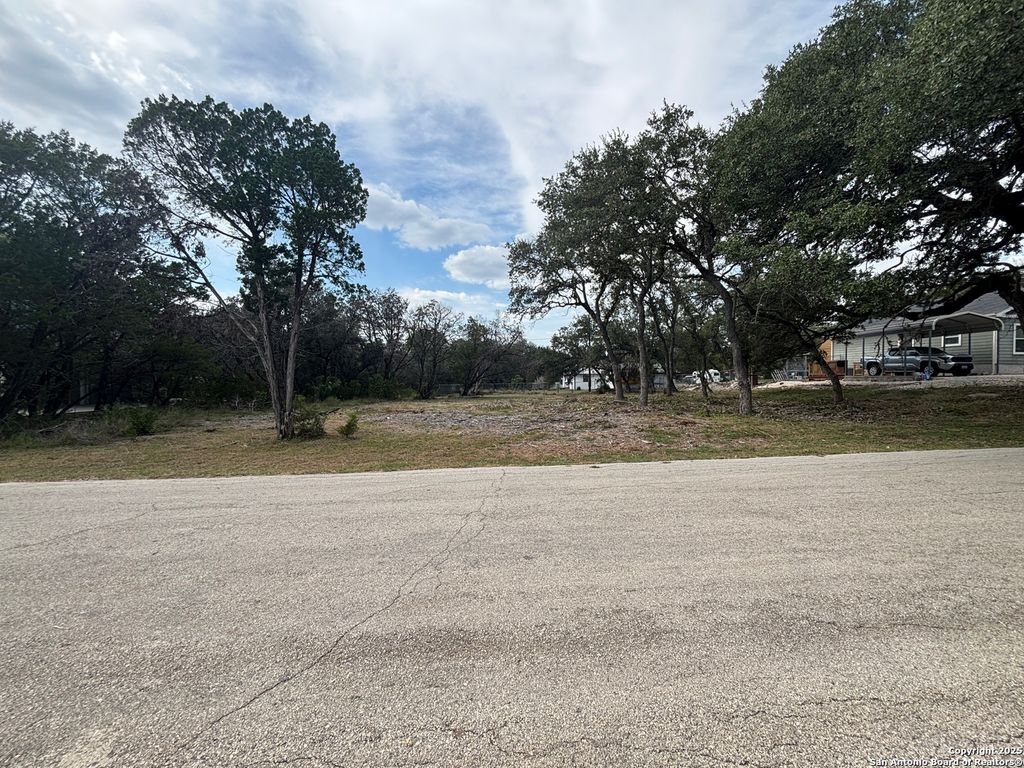 Photo of 517 Flatrock, Canyon Lake, TX 78133 (MLS # 1908995)