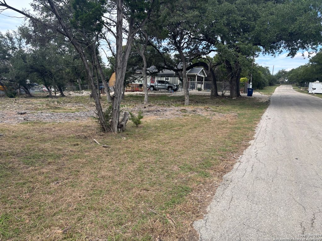 Photo of 517 Flatrock, Canyon Lake, TX 78133 (MLS # 1908995)