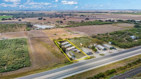 701 19th Hondo TX 78861