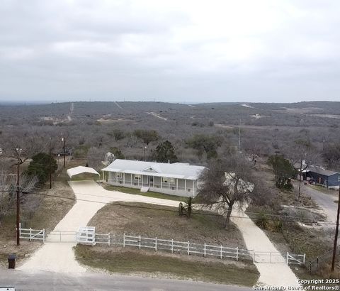 A home in Hondo