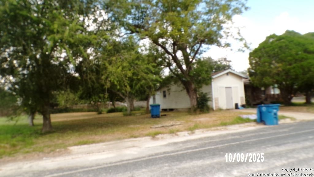 Photo of 1000 W Clare, Beeville, TX 78102 (MLS # 1918371)