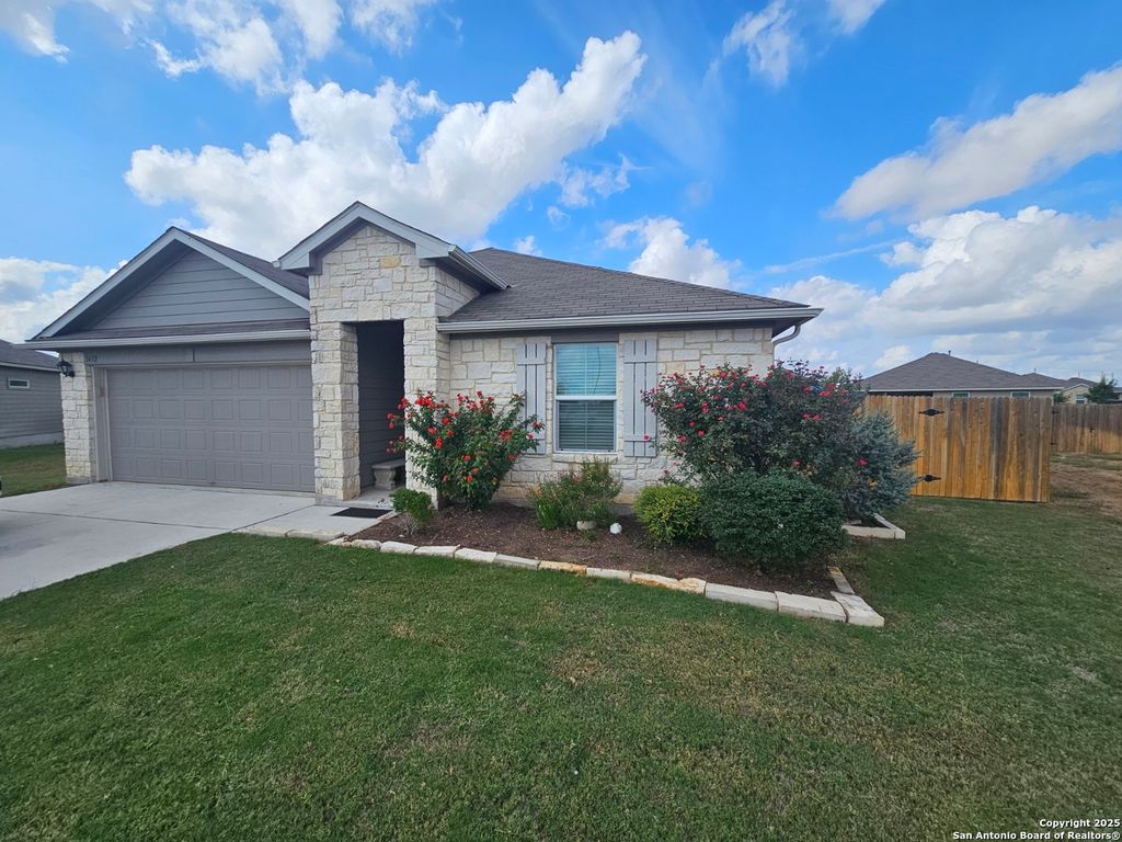 Photo of 1432 Acorn Wood, Seguin, TX 78155 (MLS # 1918140)