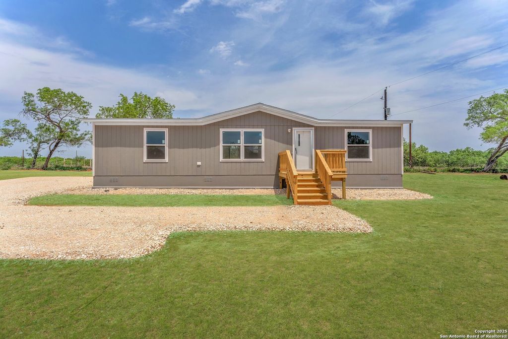Photo of 5709 County Road 422, Pleasanton, TX 78064 (MLS # 1916351)