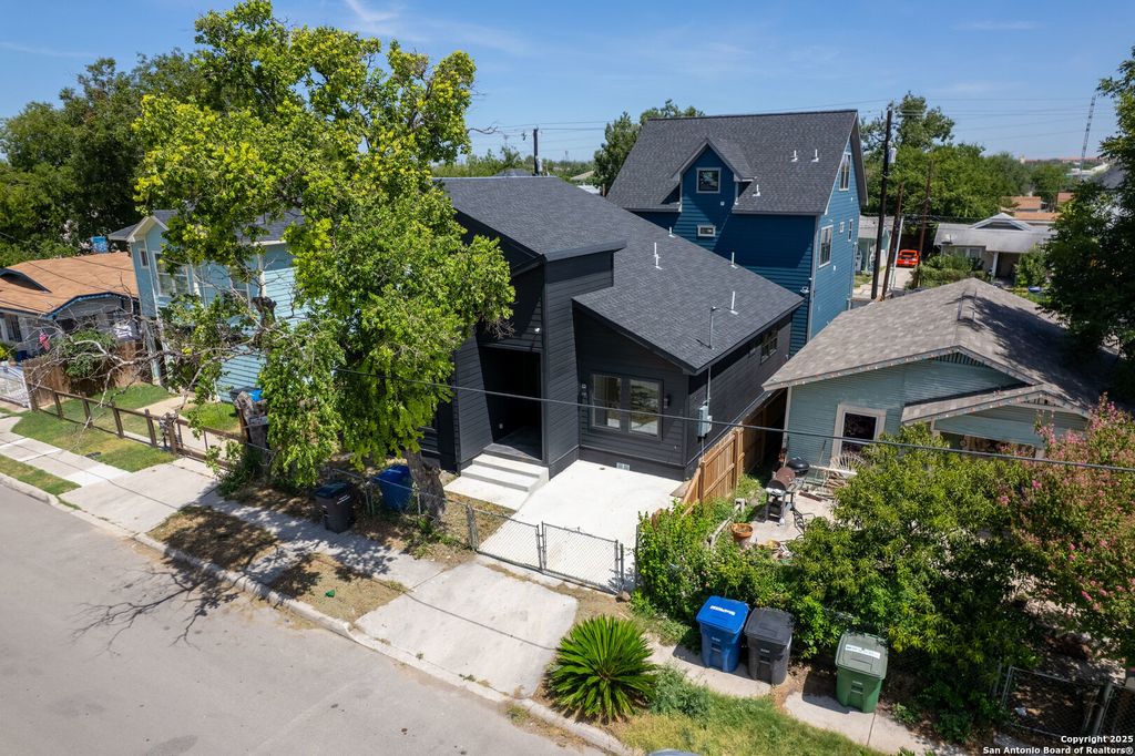 Photo of 1515 Lamar, San Antonio, TX 78202 (MLS # 1889586)