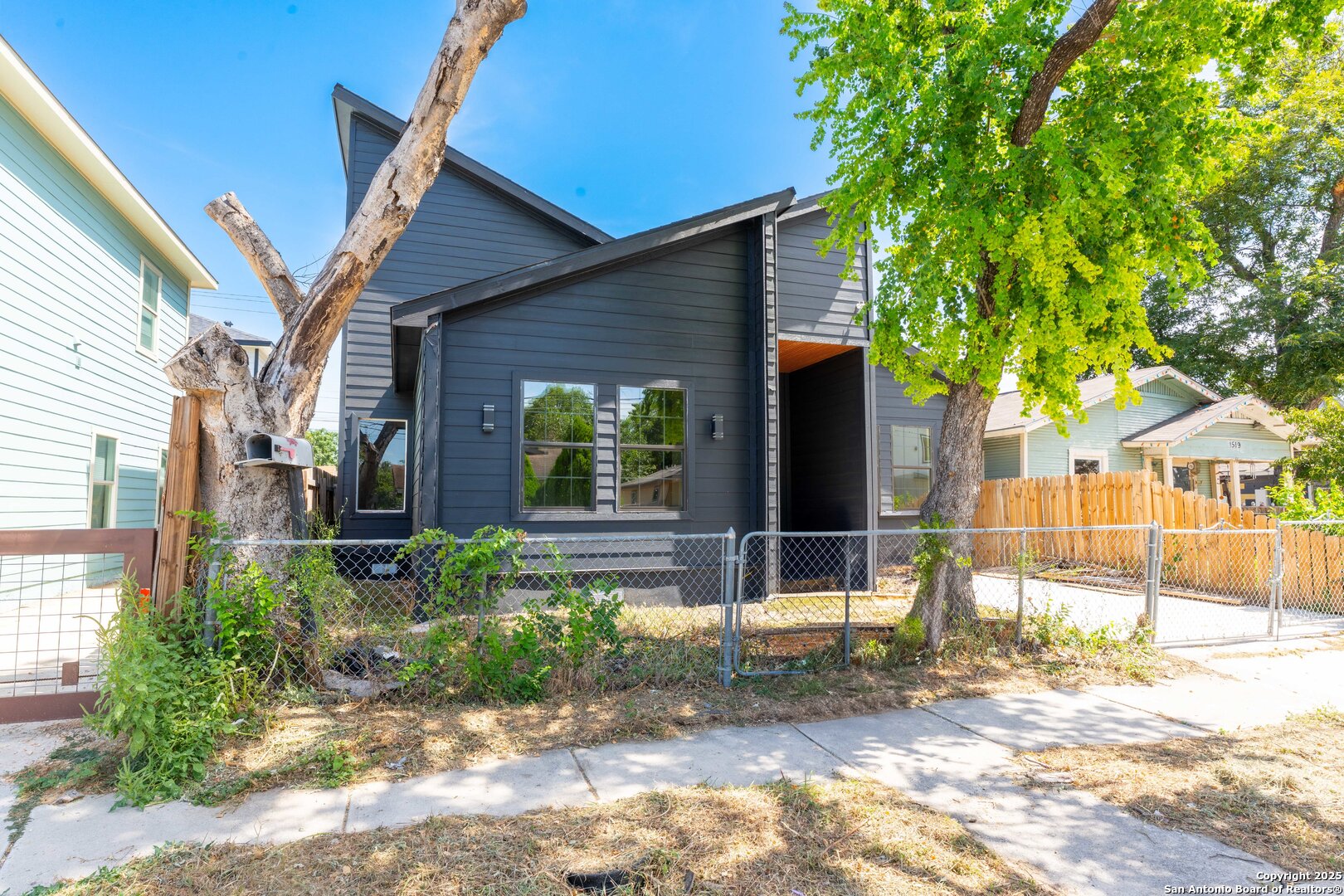 1515 Lamar