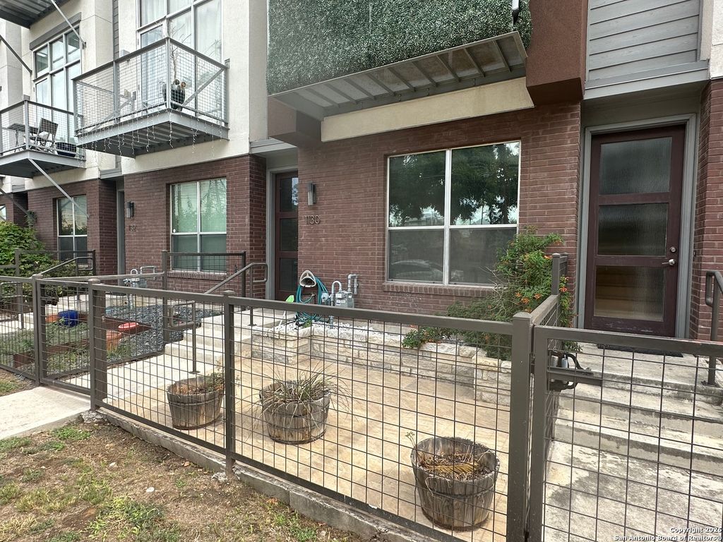 Photo of 1130 E Quincy St, San Antonio, TX 78212 (MLS # 1938898)