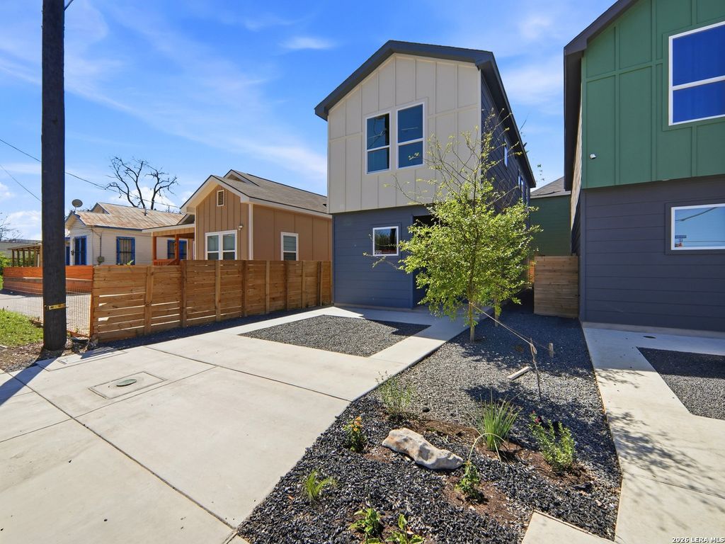 Photo of 205 Toledo, San Antonio, TX 78203 (MLS # 1948271)