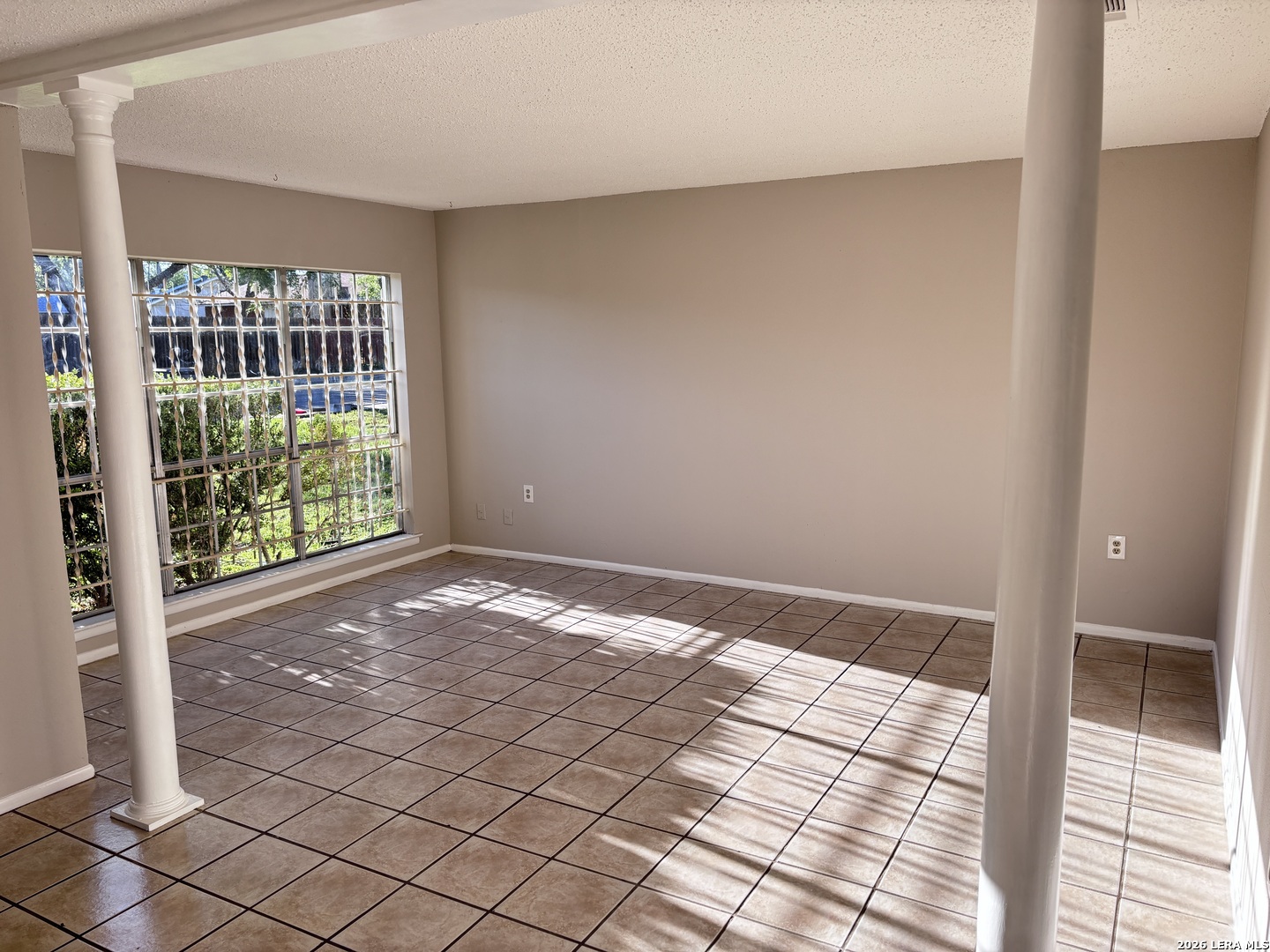 Search 2619 Lakeplains