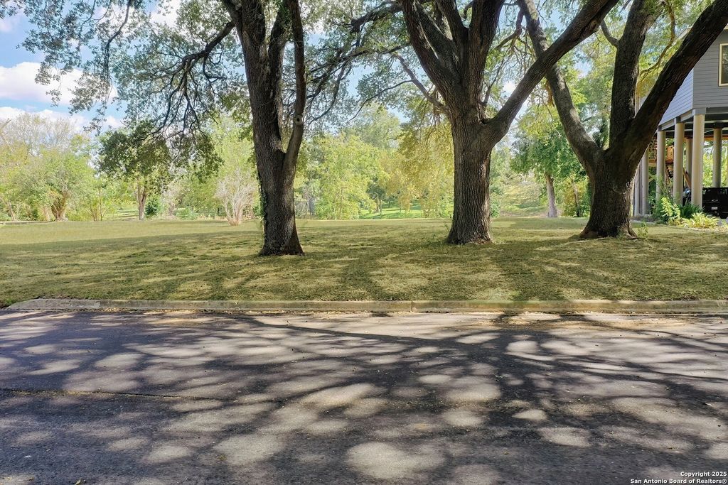 Photo of 38 E Hampton, Seguin, TX 78155 (MLS # 1915281)