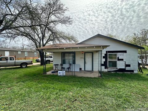 A home in Floresville