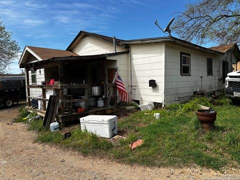 A home in Floresville