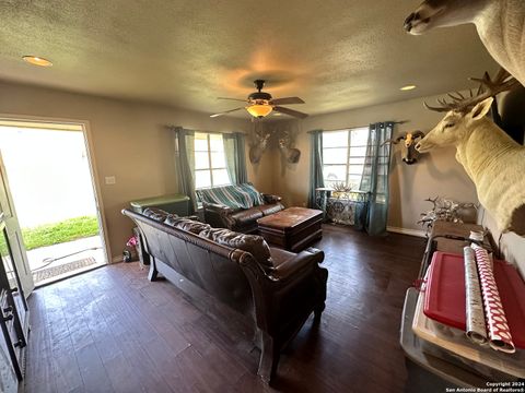 A home in Floresville