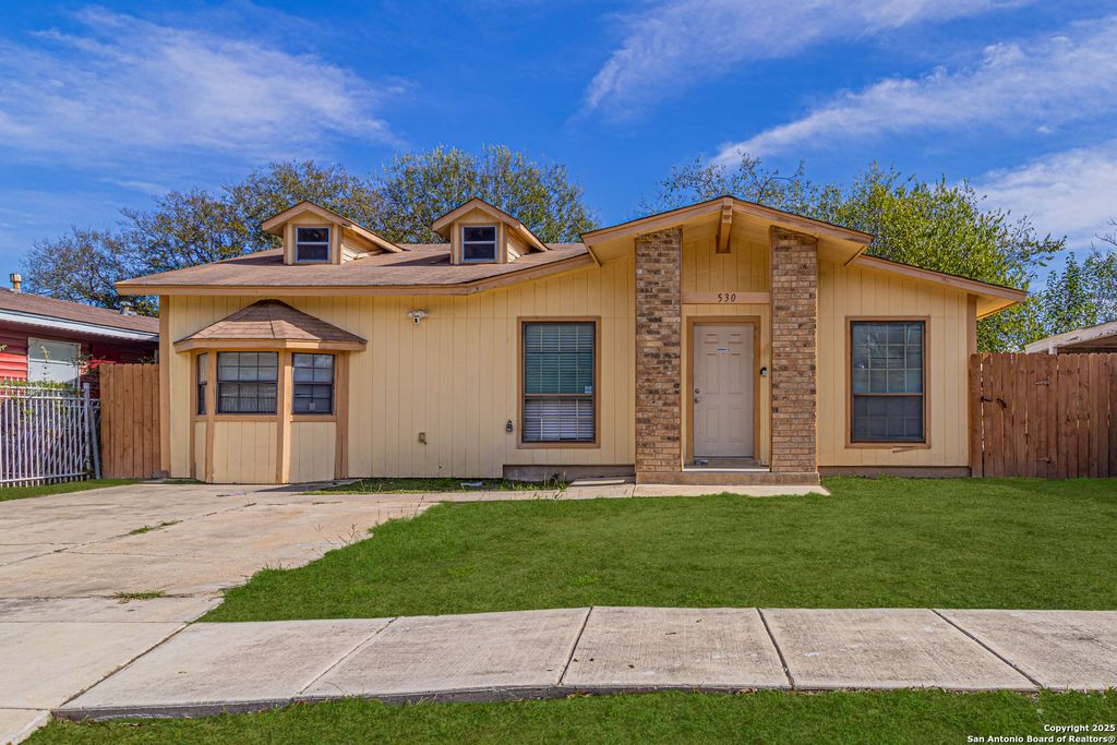 Photo of 530 Valley Park Dr, San Antonio, TX 78227 (MLS # 1926140)