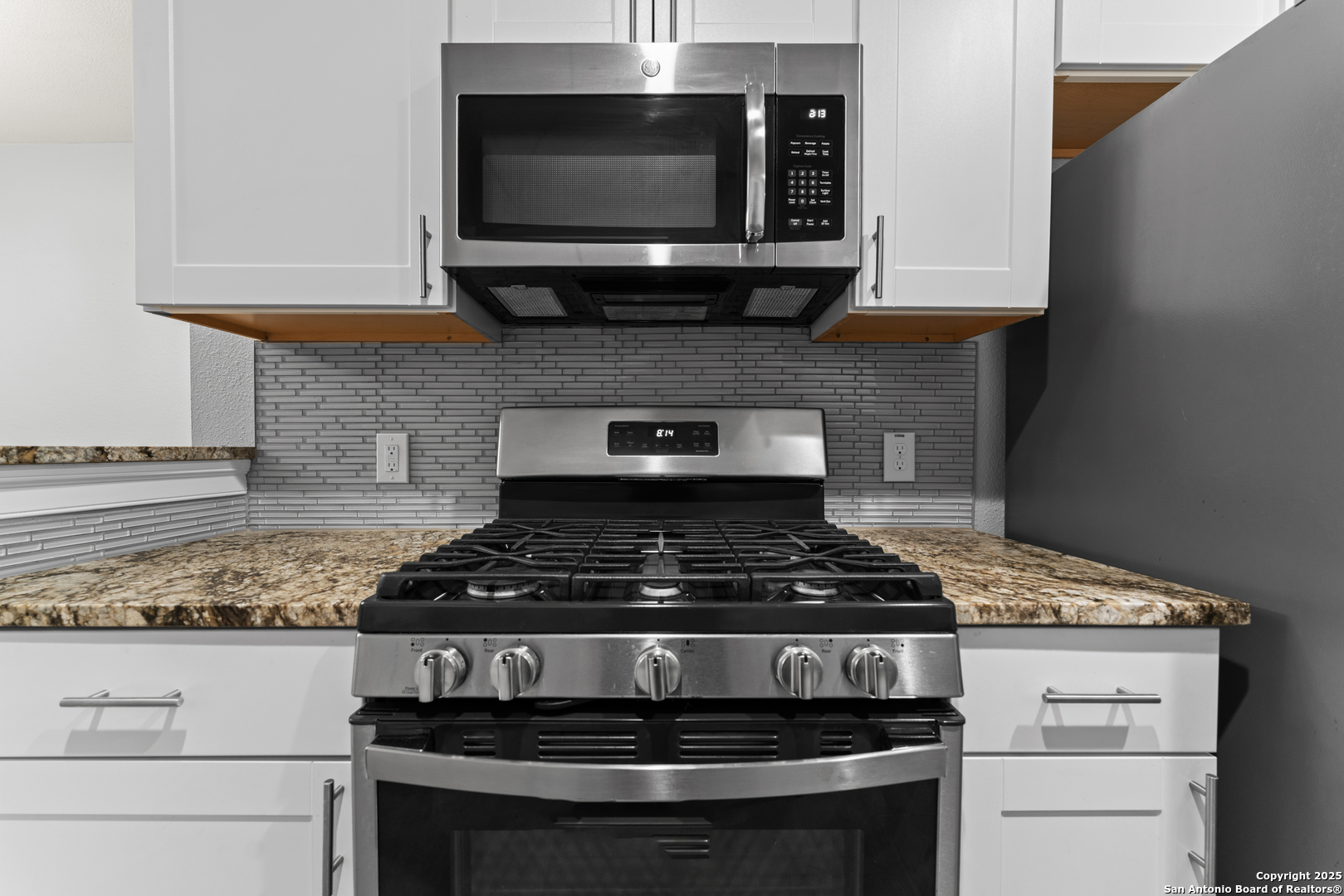 1806 W MISTLETOE AVE