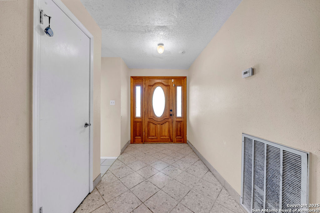 1663 Rob Roy Ln