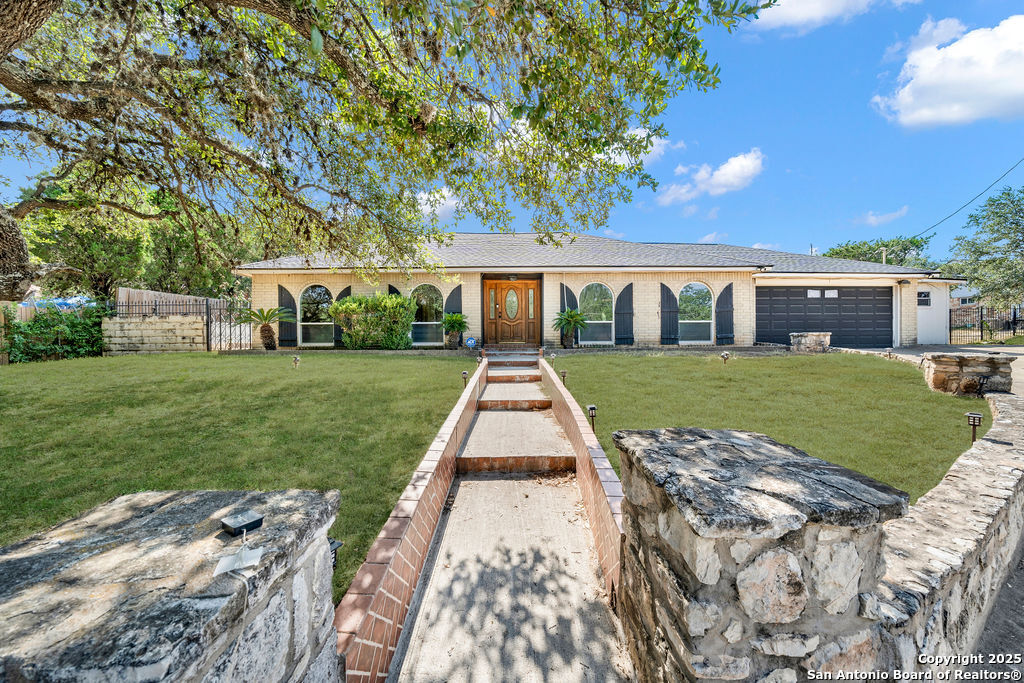 1663 Rob Roy Ln