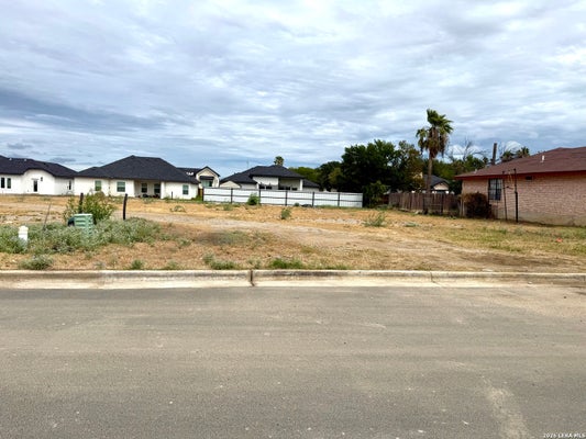 749 ENCINAL DR, EAGLE PASS, TX 78852 - Image 398f3a7184741bd2a8d7fef6866b29f0/4008152066