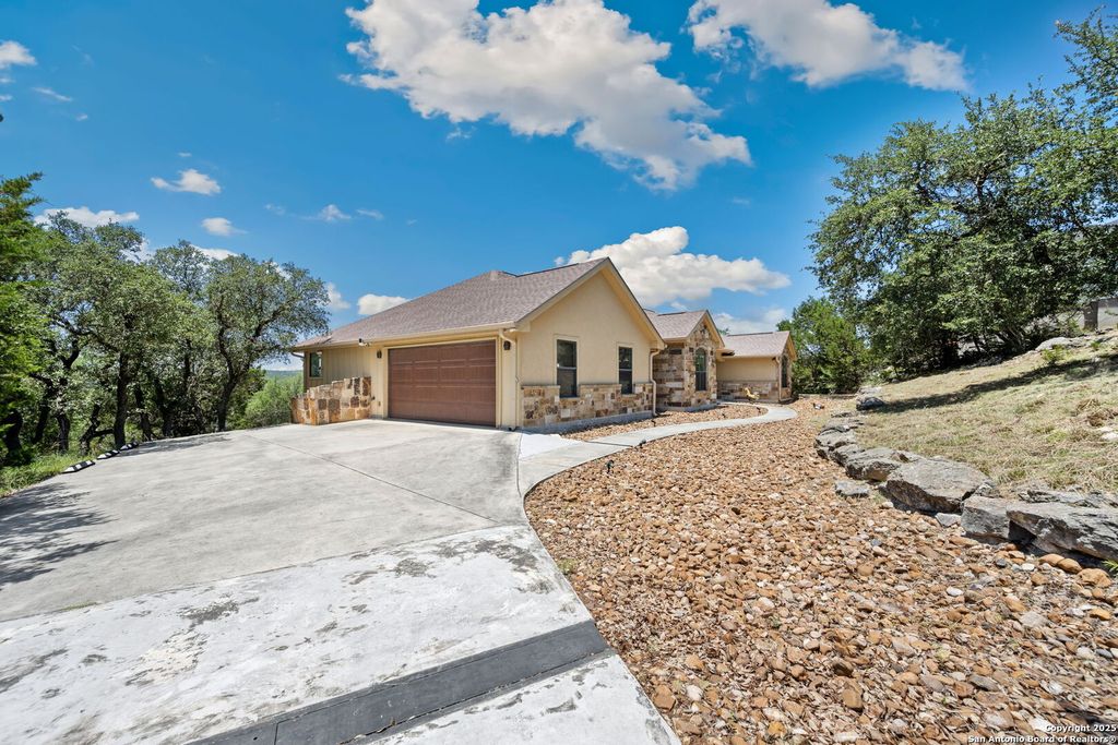 Photo of 632 Lasso Loop, Canyon Lake, TX 78133 (MLS # 1874608)