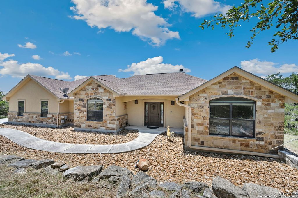 Photo of 632 Lasso Loop, Canyon Lake, TX 78133 (MLS # 1874608)