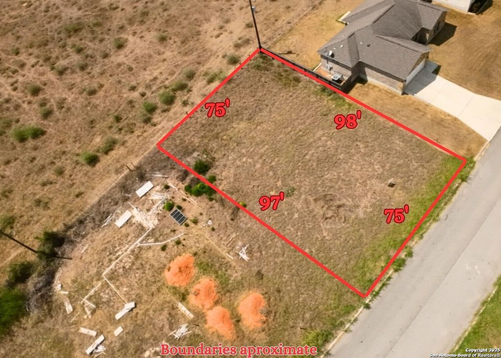 Photo of 152 N 1st ST, Floresville, TX 78114 (MLS # 1847013)