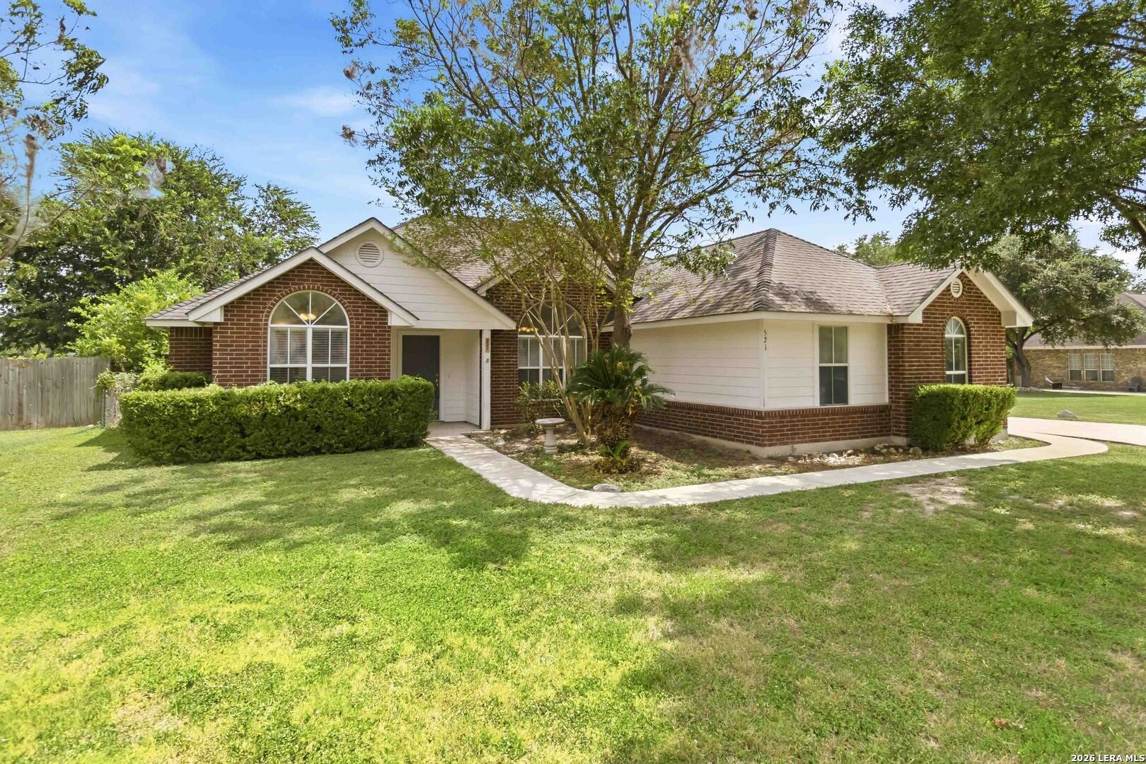 521 WOODLAKE DR