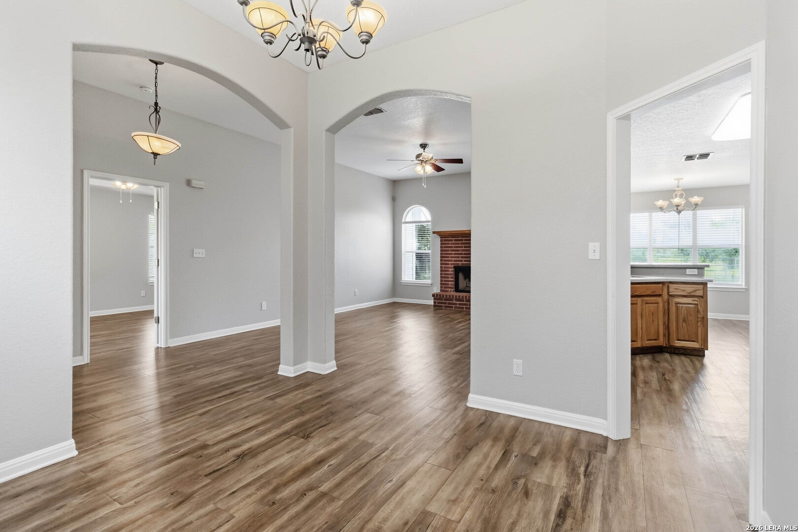 521 WOODLAKE DR