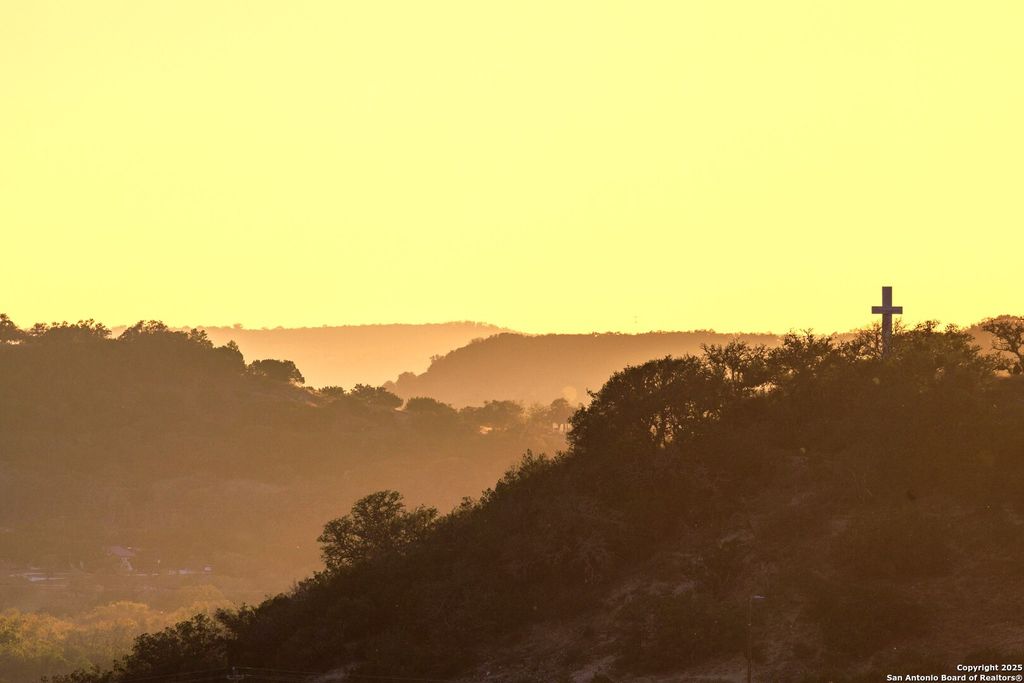 Photo of 21 Scenic Ridge, Fredericksburg, TX 78624 (MLS # 1919531)