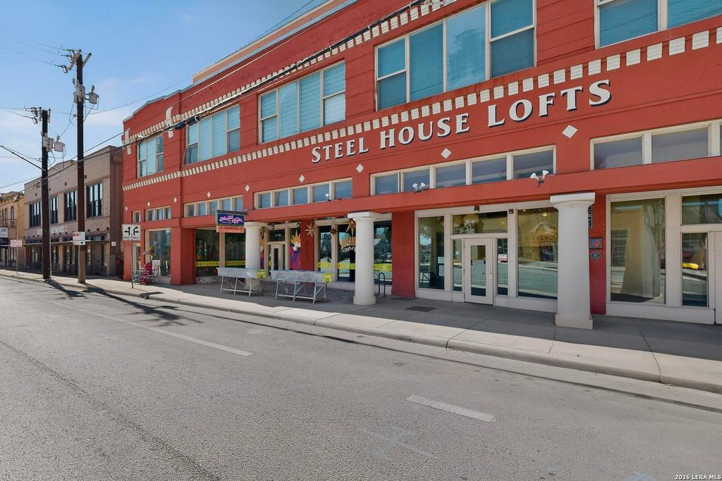 Photo of 1401 S Flores APT 109 #APT 109, San Antonio, TX 78204 (MLS # 1940839)