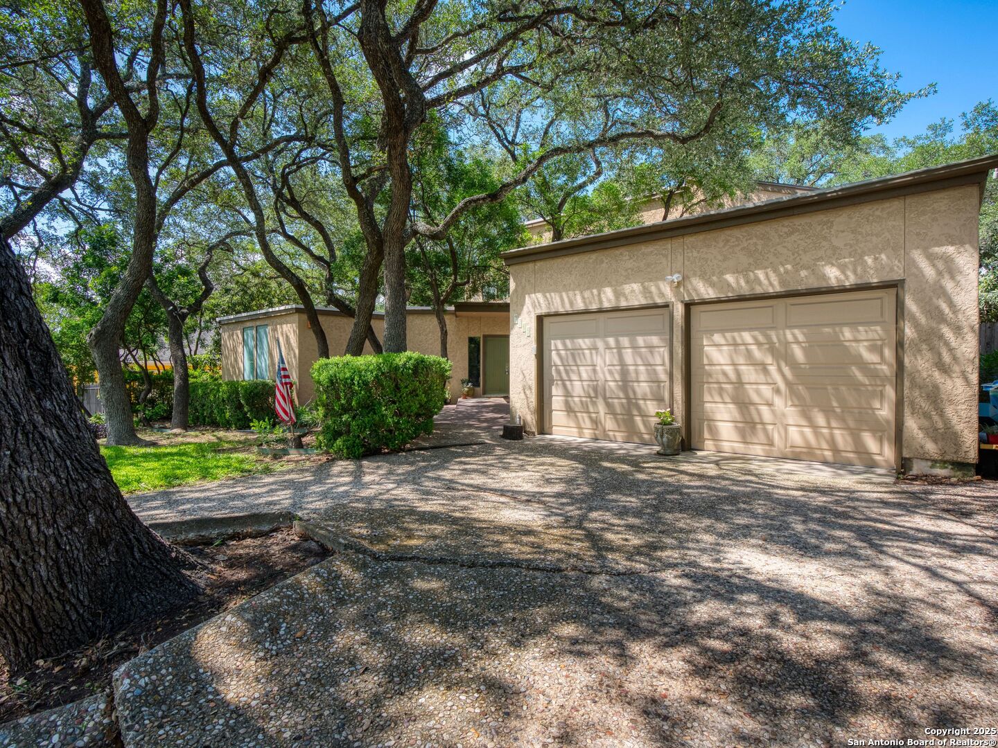 9715 laurel oaks