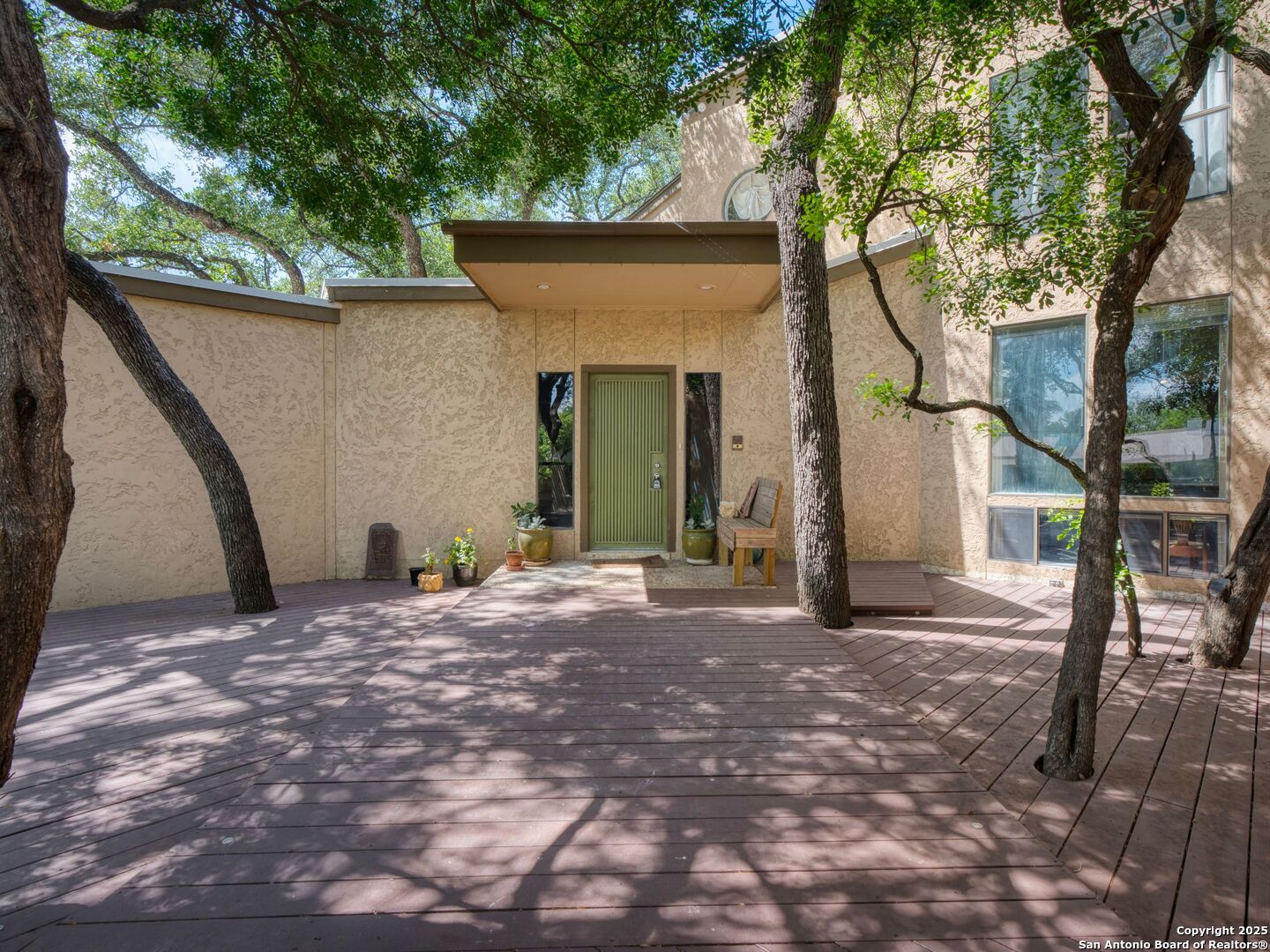 9715 laurel oaks
