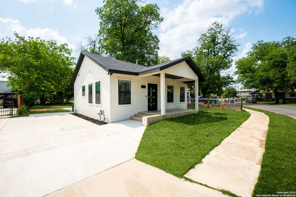 Photo of 127 Haynes, San Antonio, TX 78210 (MLS # 1914139)