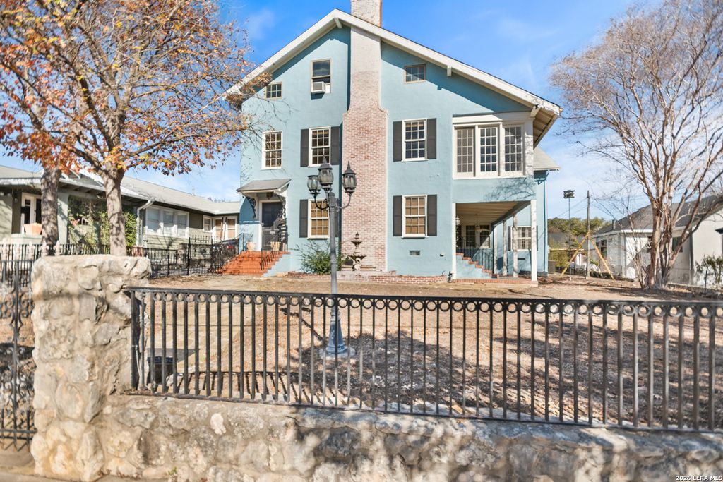 Photo of 235 E Huisache 1101 #1101, San Antonio, TX 78212 (MLS # 1938914)