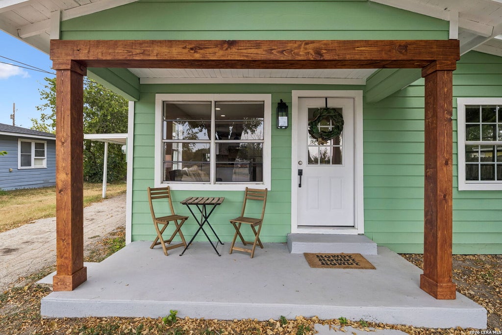 Photo of 647 Dolle Ave, Seguin, TX 78155 (MLS # 2014451)