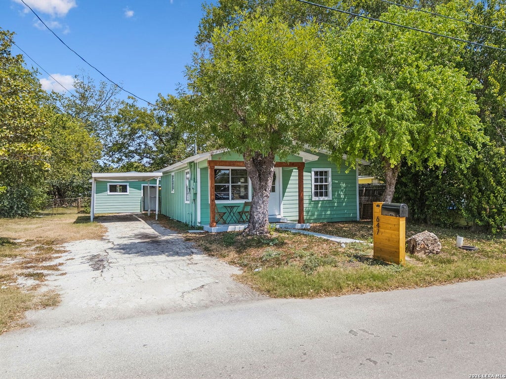 Photo of 647 Dolle Ave, Seguin, TX 78155 (MLS # 2014451)